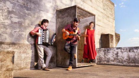 Música EMCASACOMSESC recebe os shows de Túlio Mourão, Yzalú e Conversa Ribeira