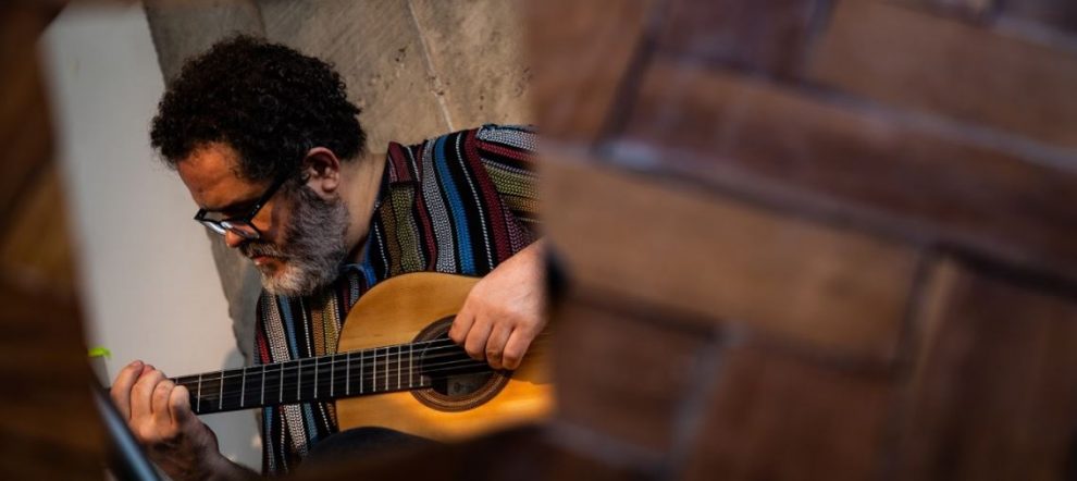 Romulo Fróes encerra o projeto “Agora é minha voz” com show do álbum “O Disco das Horas” na íntegra
