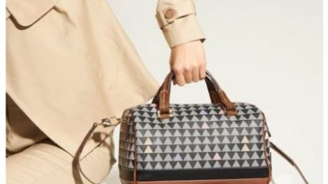Bolsas femininas devem se mostrar menores e mais coloridas para 2022