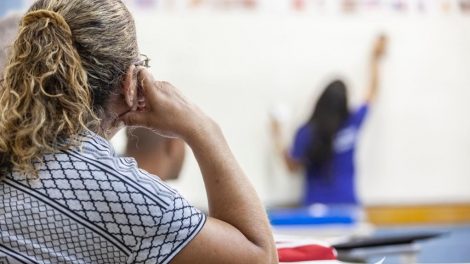 Rio de Janeiro – Março 2022 - O Instituto Yduqs - responsável pelas ações sociais de diversas instituições de ensino, inclusive a Estácio - está com as inscrições abertas para o Programa de Alfabetização e Letramento de Jovens e Adultos.