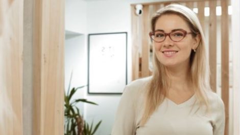 Confira as tendências em óculos de grau para o outono de 2022