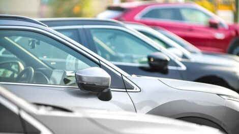 Os carros seminovos, acima de 14 anos, registraram valor médio de R$ 17.800