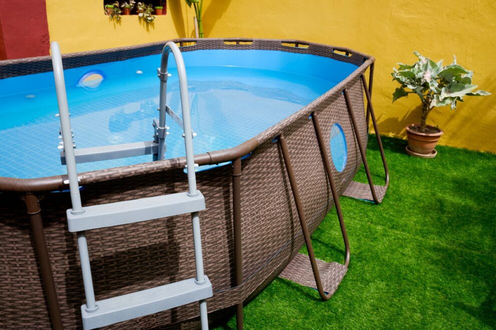 Como limpar uma piscina de plástico passo a passo