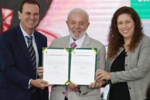 Lula assina acordo com a Prefeitura do Rio para revitalização da Leopoldina; Paes anuncia a Cidade do Samba 2