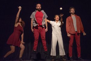Amálgama - espetáculo que une malabarismo, acrobacia e dança, chega ao Sesc Copacabana