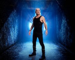 BRUCE DICKINSON NO TEATRO QUALISTAGE