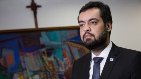 julgamento no TRE, 'CPI do fim do mundo' e briga com vice