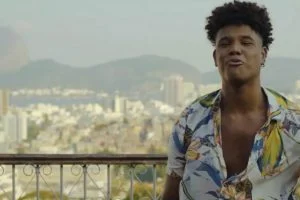 Caio Batalha foi revelado no Programa Jovens Talentos do Raul Gil, pelo SBT